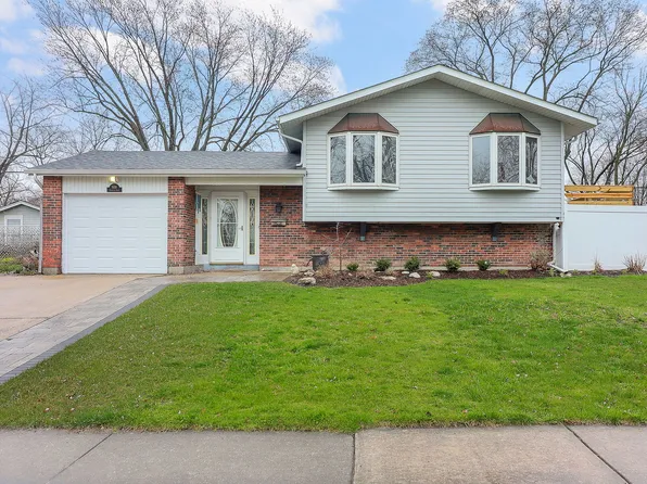 8019 Leawood Ln, Woodridge, IL 60517