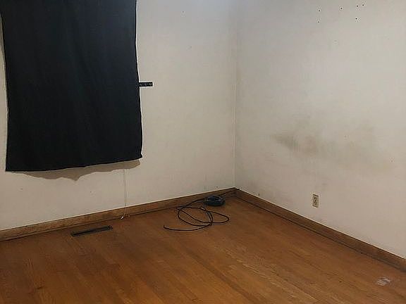 3rd image of 2722 Daniels Ave
