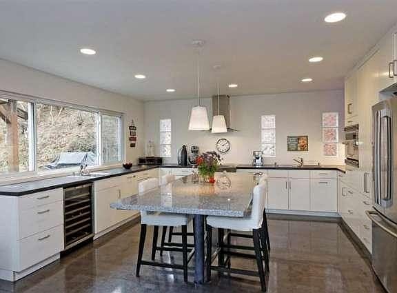 4th image of 2700 Kelly Knoll Ln