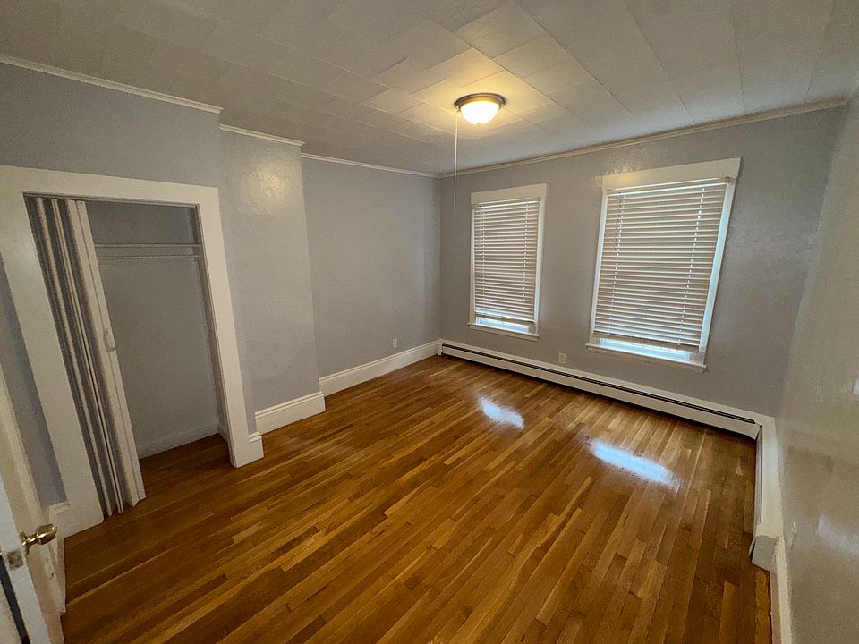Bedroom (angle 1)