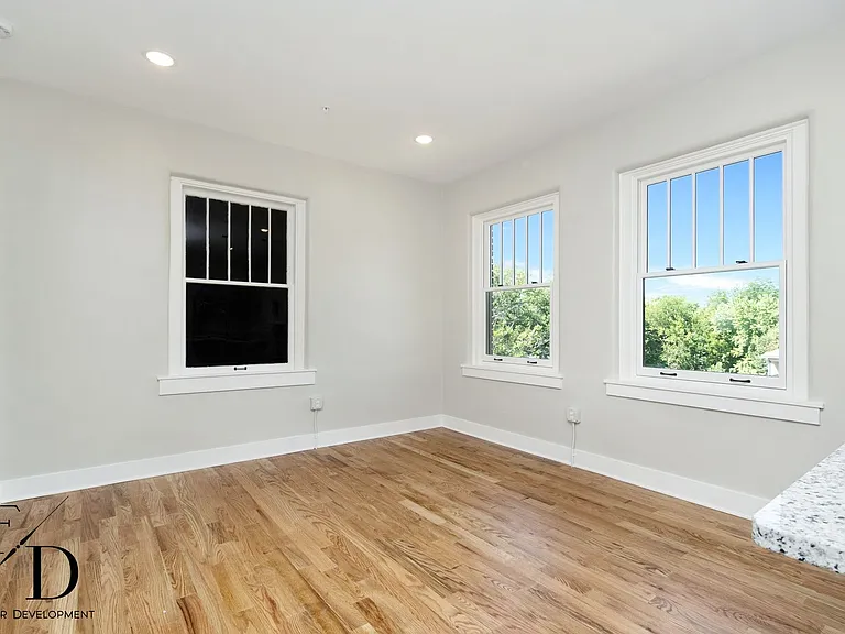 512 Spruce — Photo 15