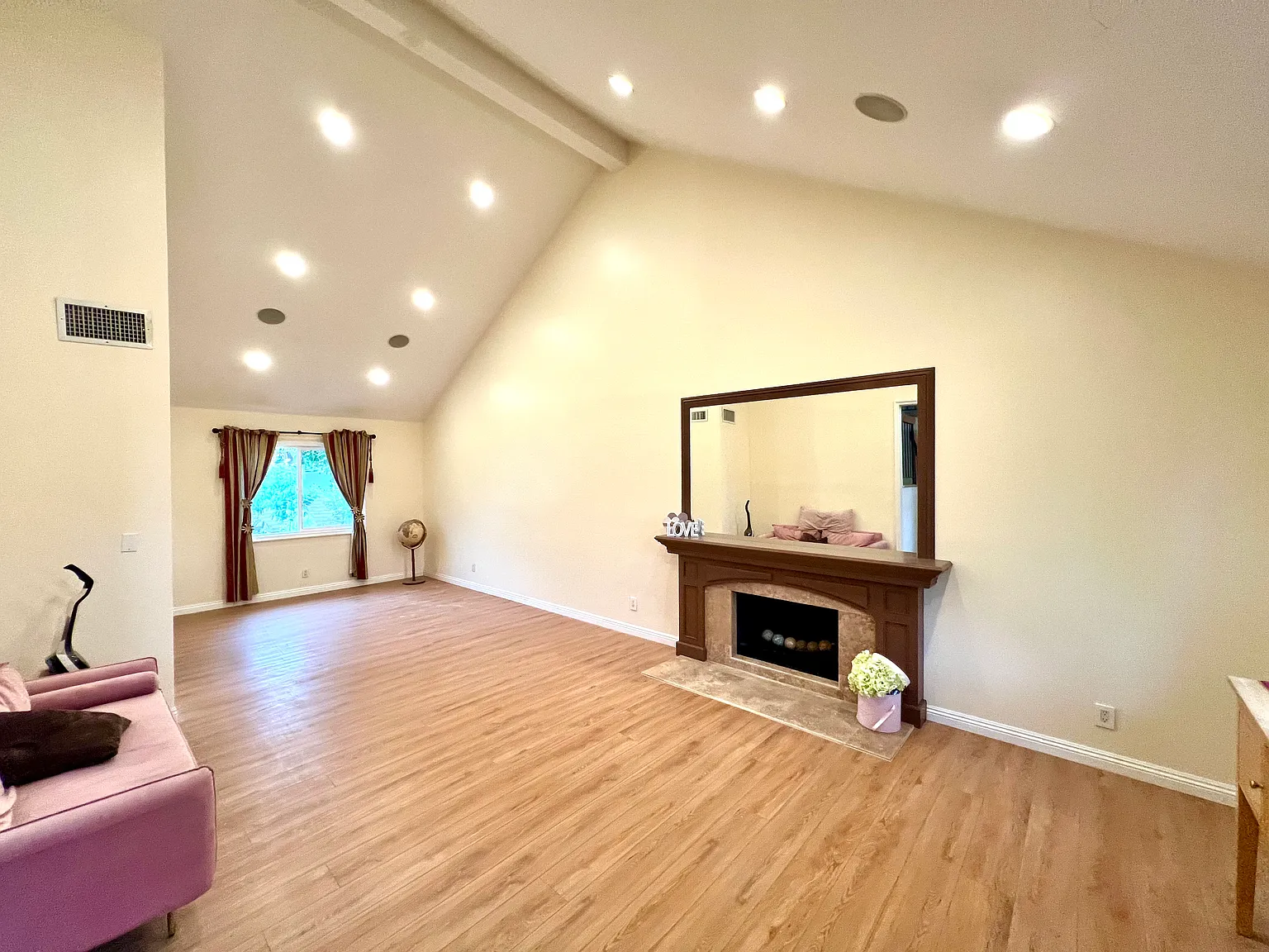 5 bed, 2726 sqft, $5,800 — Photo 3