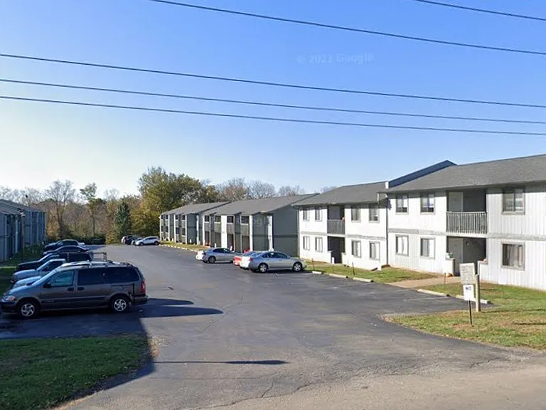 Oak Knoll Apartments — Photo 8