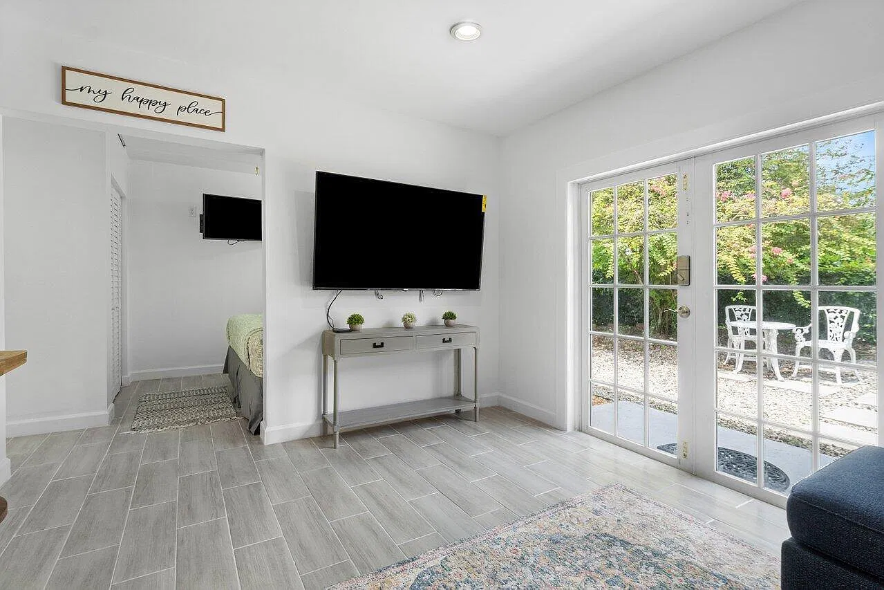 1 bed, 1.0 bath, 1676 sqft, $2,500 — Photo 4