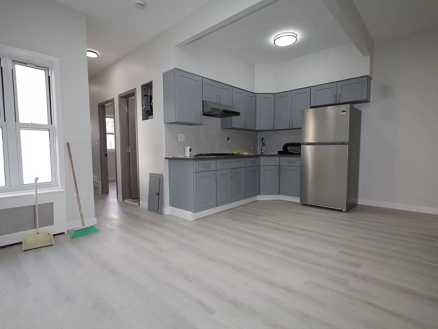 3 bed, 900 sqft, $3,200 — Photo 1