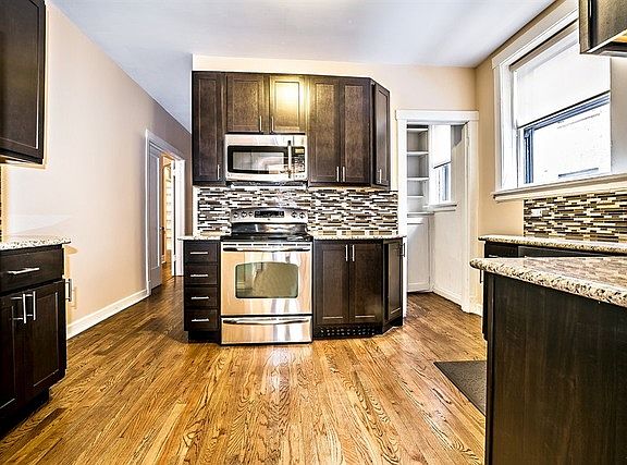 3rd image of 1019 E Hyde Park Blvd #2G