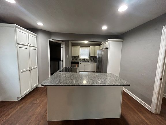 3rd image of 2026 W Sherwood Ave