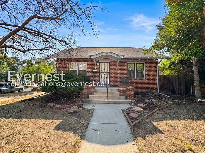 3 bed, 2.0 bath, 2400 sqft, $3,150 — Photo 1