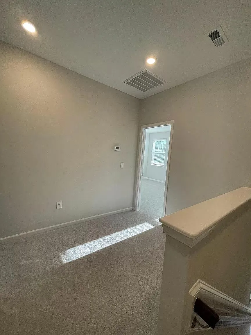 4 bed, 3.5 bath, 2227 sqft, $2,500 — Photo 3