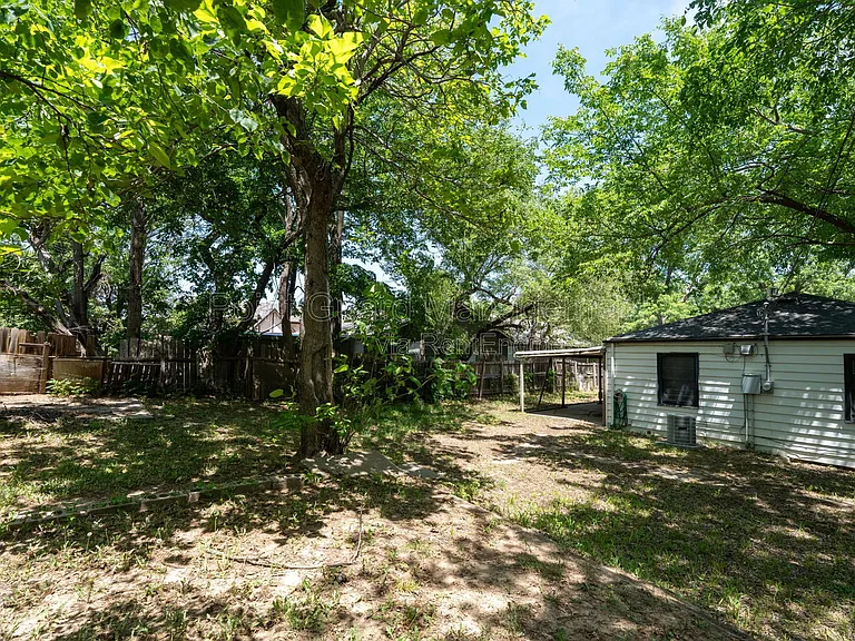 631 N Mount Carmel St — Photo 38