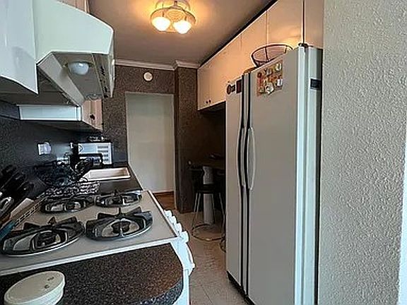 2nd image of 2932 W 5th St APT 8G