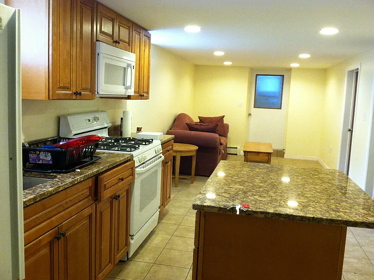 195 Alabama Ave #2 — Photo 2
