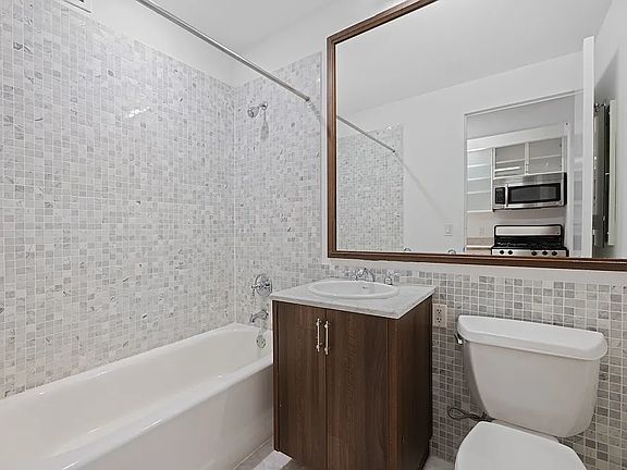 5th image of 37 Wall St APT 8F