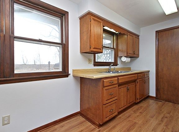 4th image of 3699 El Camino Dr