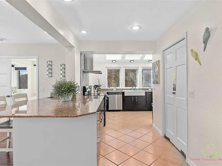 14182 Lake Mary Jane Rd — Photo 20