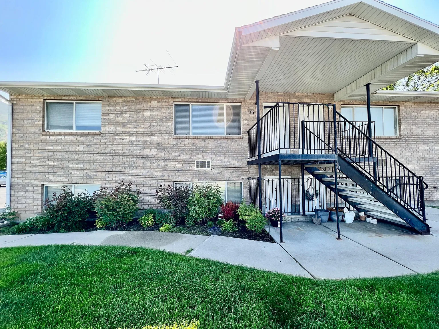 2 bed, 900 sqft, $1,350 — Photo 1
