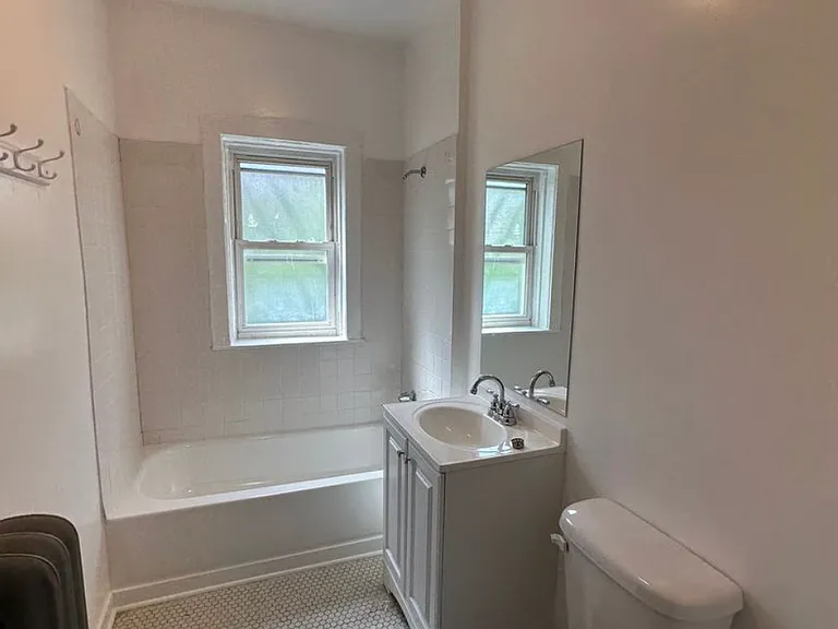 4904-08 N Saint Louis Ave #2S — Photo 3