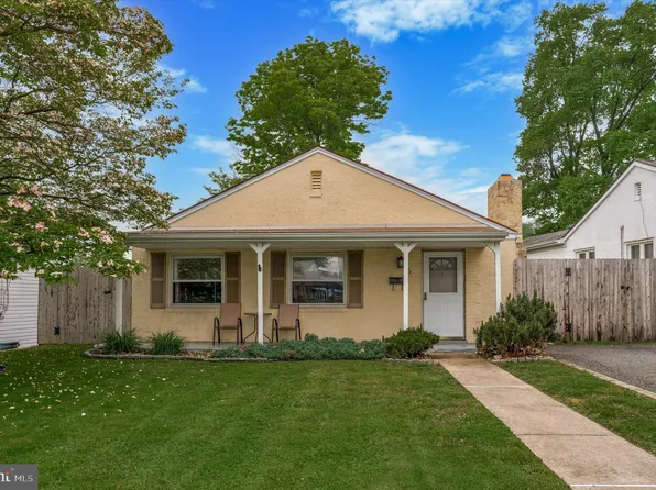 5 Scarlet Ave, Aston, PA 19014