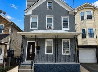 230 Pine St, Elizabeth City, NJ 07206