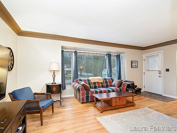 3rd image of 1023 Westmoor Dr NW