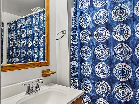 5th image of 799 W 26th St