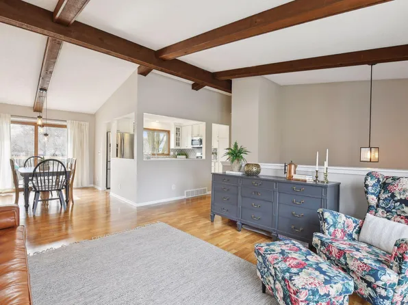 17301 Barberry Cir, Eden Prairie, MN 55346