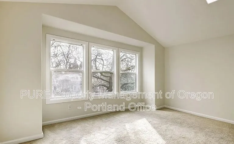 310 NE Morris St — Photo 17