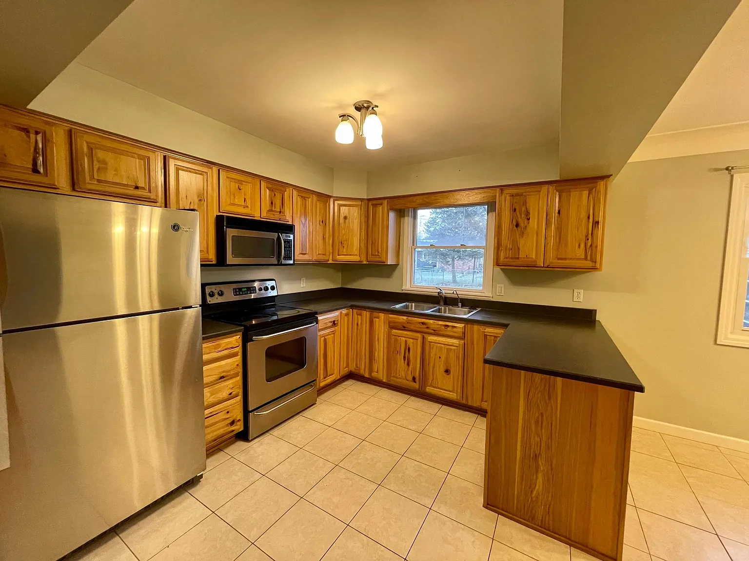 3 bed, 1.5 bath, $1,850 — Photo 3