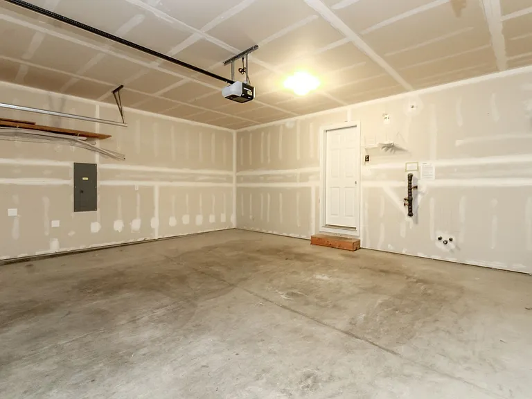 1360 Sinclair Dr — Photo 30