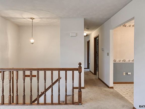 5th image of 25 Dogwood Ln