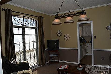 3rd image of 1909 Pebblewood Dr
