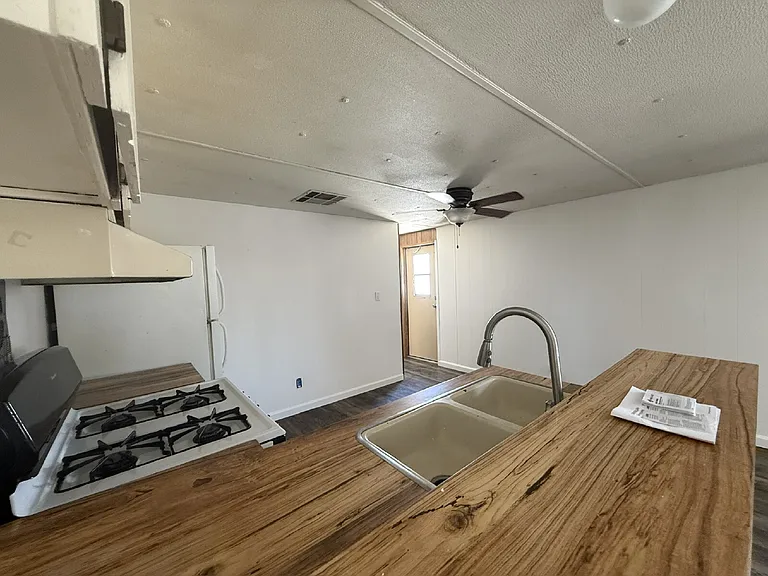 2111 Santa Cruz Ave — Photo 24
