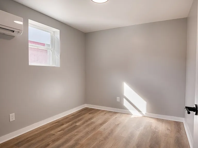 650 4th St NE #12 — Photo 7