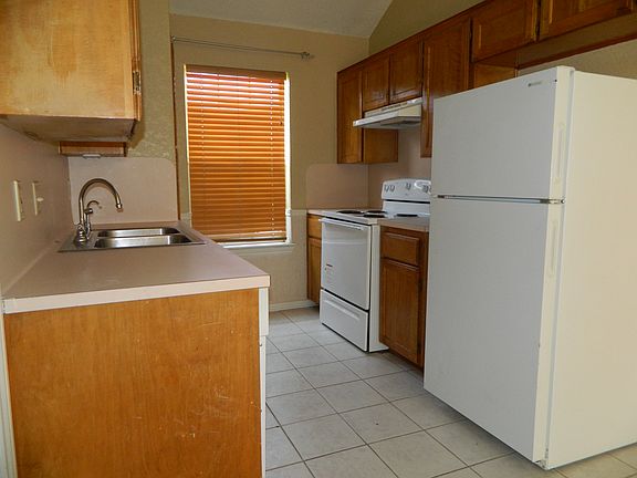 4th image of 220 Bronc Dr
