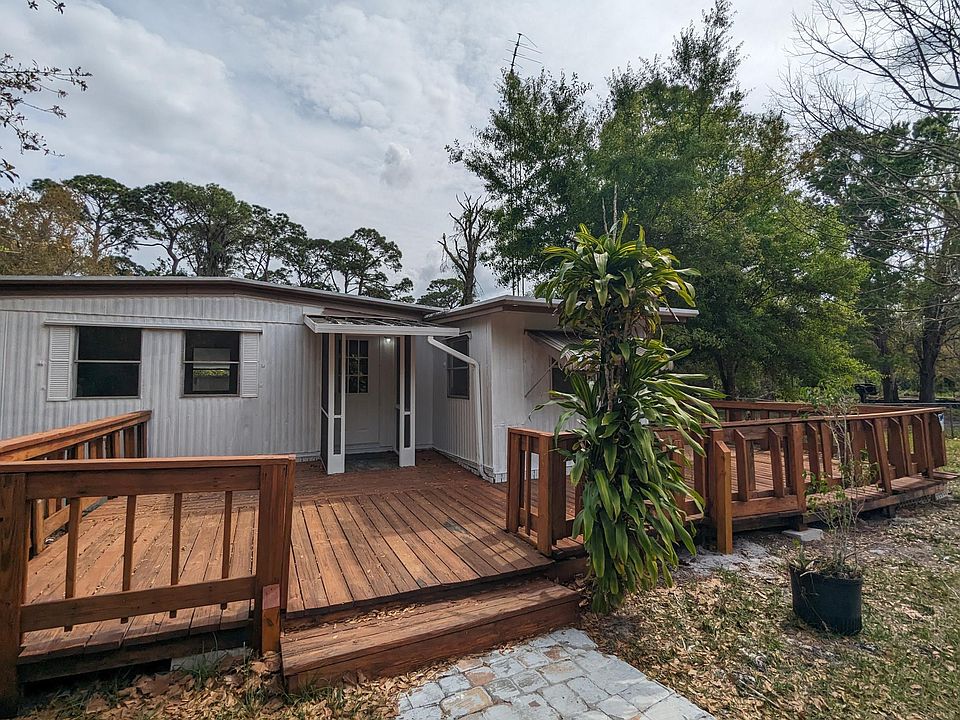 1st image of 224 Pinehill Ln