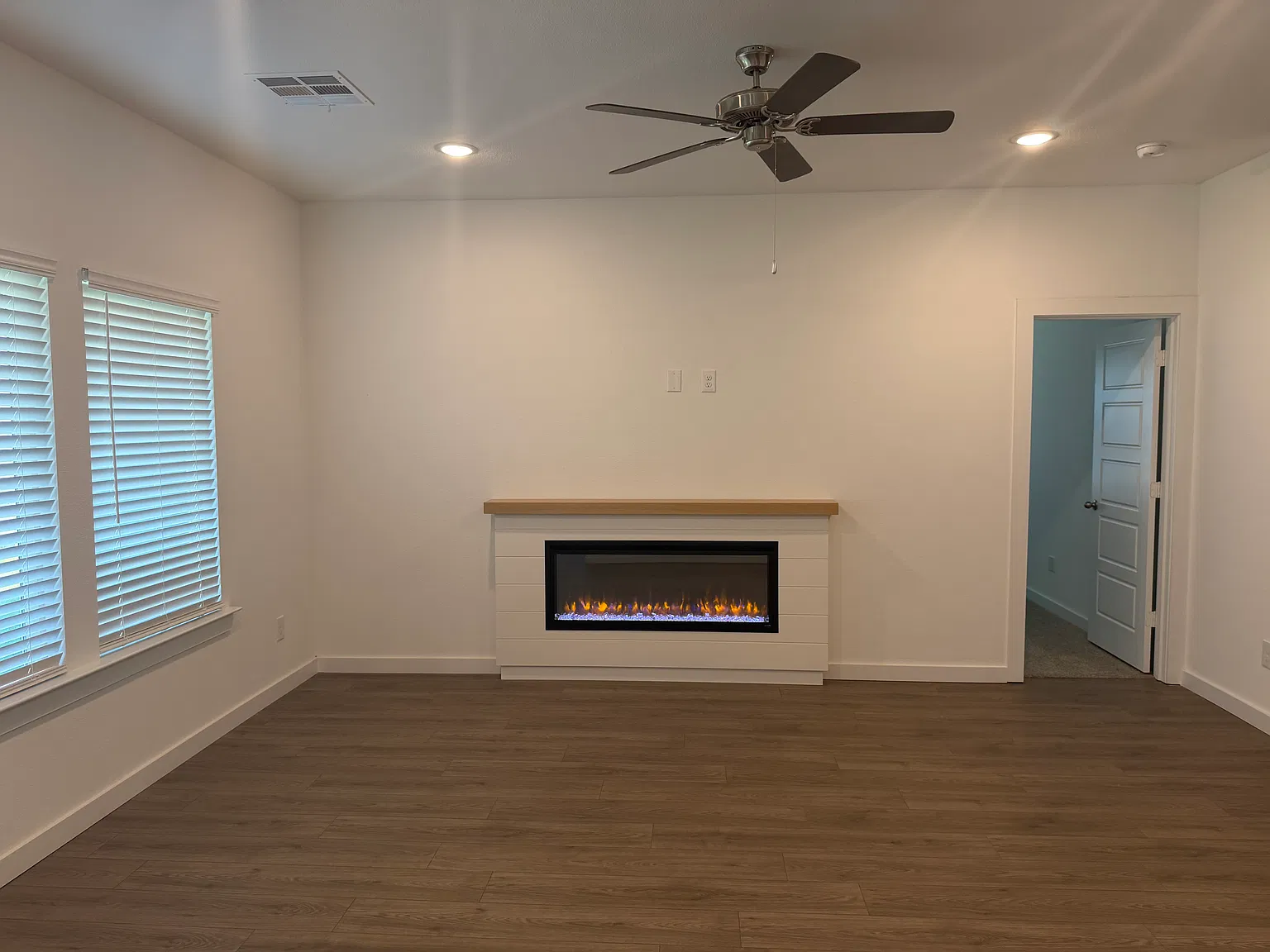3 bed, 1293 sqft, $2,100 — Photo 4