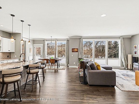 2nd image of 6072 Sleepy Hollow Ln