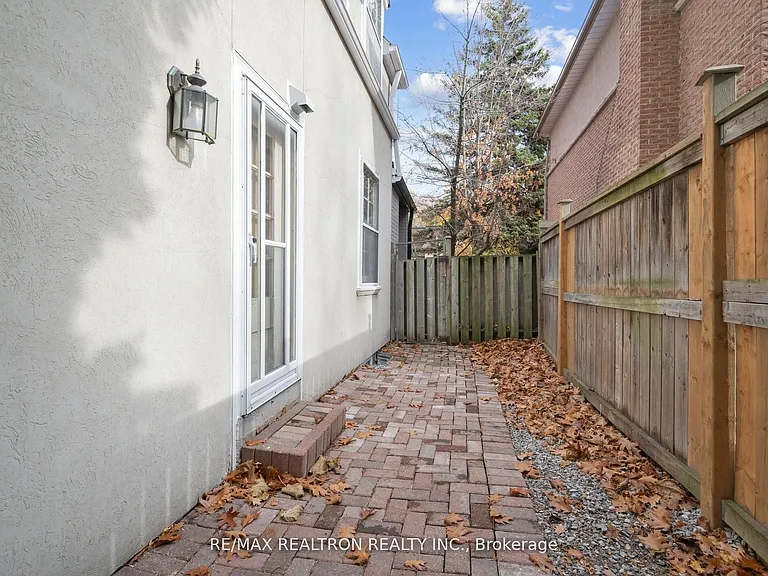 6 Woodvale Cres — Photo 22