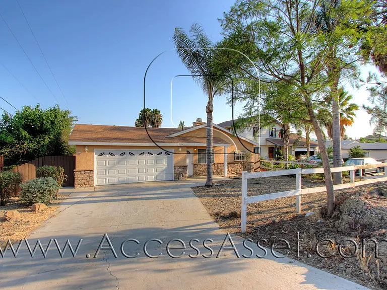 23685 Casa Bonita Ave — Photo 4