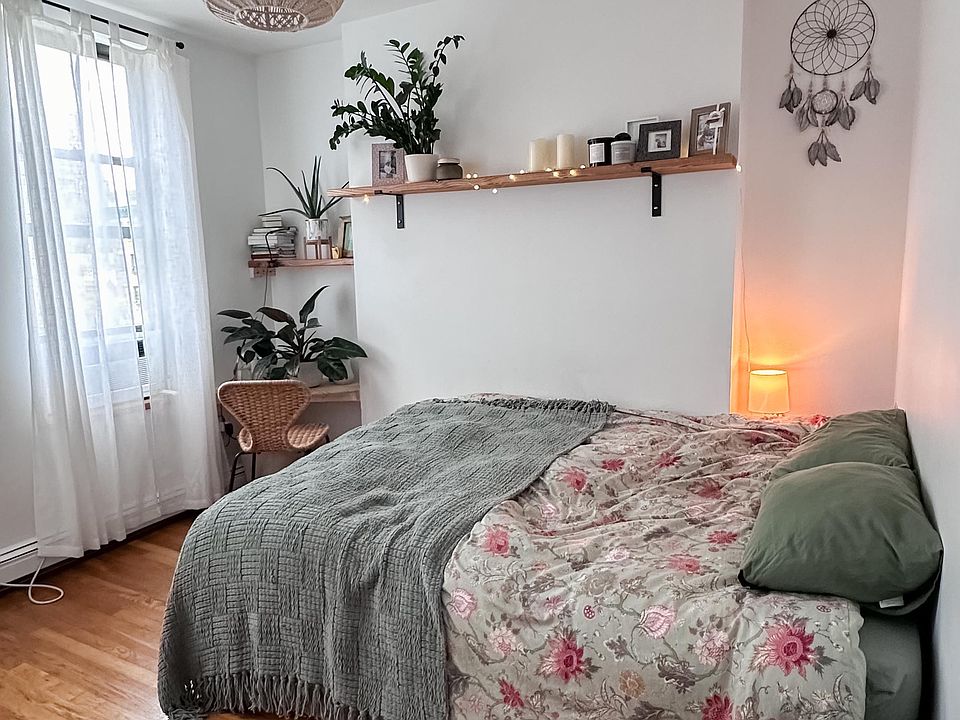 1st image of 390 Manhattan Ave APT 10