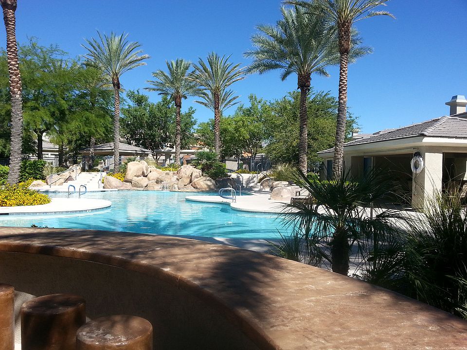 Large, Resort Style pool