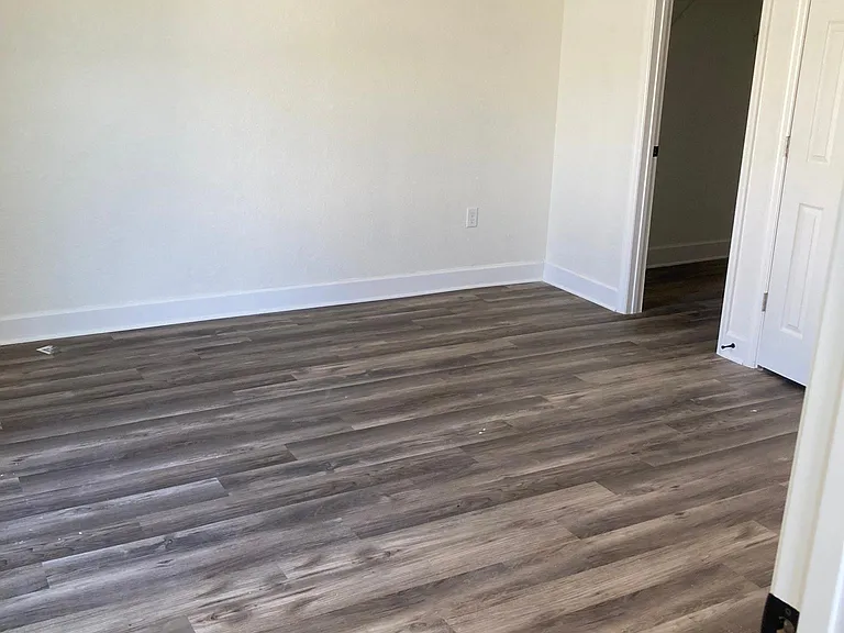 2520 Lakeview Dr #4 — Photo 3