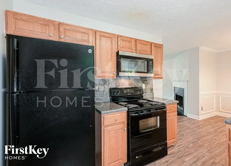 4447 Chester Ln — Photo 6