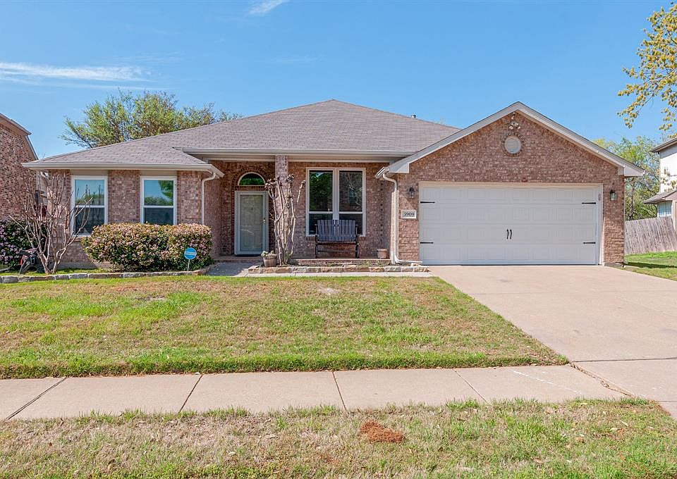 1st image of 3909 Larkspur Dr