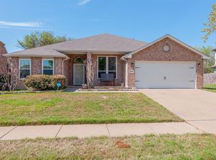 3909 Larkspur Dr, Haltom City, TX 76137