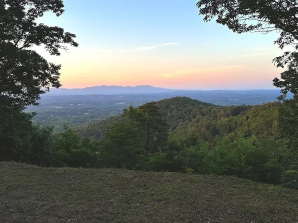 19 Old Altamont Ridge Rd, Greenville, SC 29609