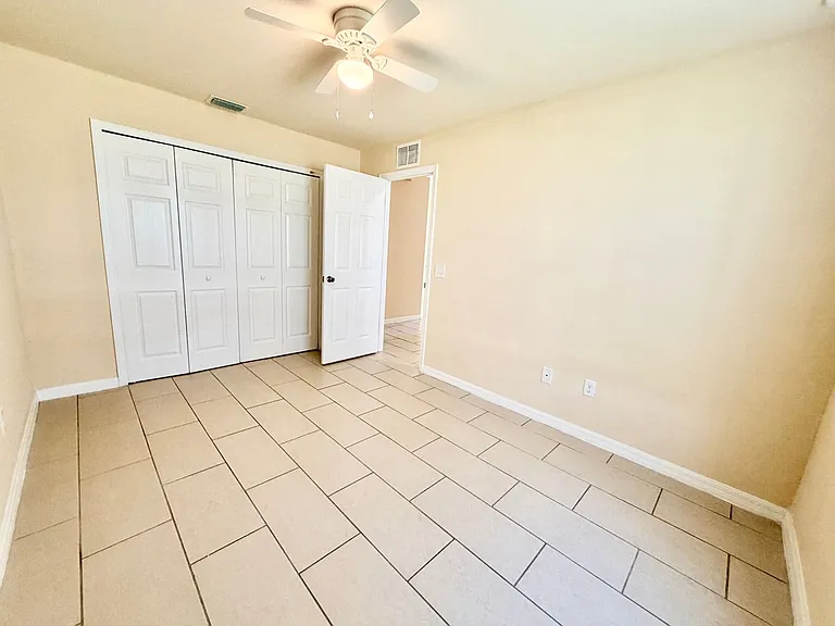 1044 NE 8th Pl — Photo 7
