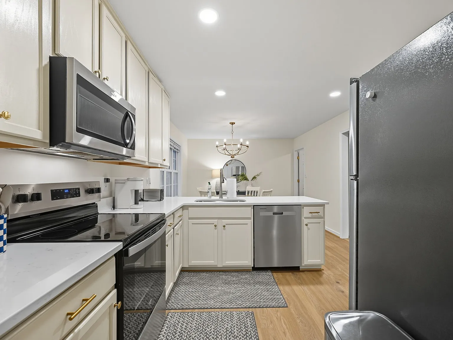 4 bed, $3,345 — Photo 4
