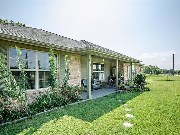 2nd image of 134 SE County Road 3085
