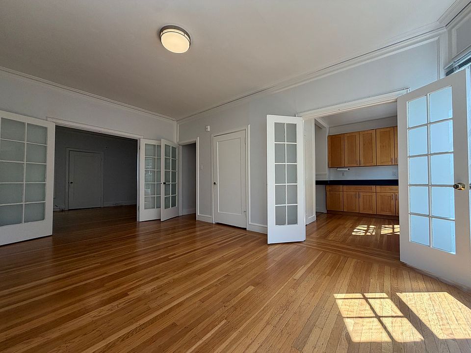 1st image of 3035 Gough St #3